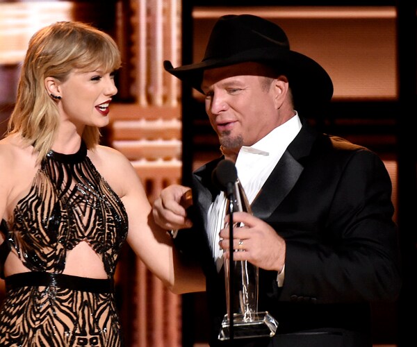 Country Music Awards: Garth Brooks Shares Spotlight With Beyonce