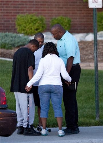 Witnesses Join In Prayer