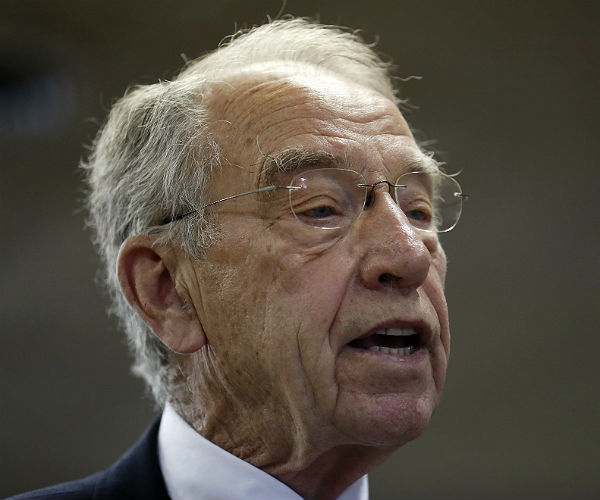 Grassley Requests Details on FBI's Handling of Trump Dossier Intel