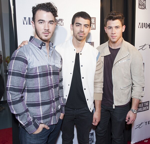 Jonas Brothers Falling Apart? Twitter Account Deleted, Fans Mourn