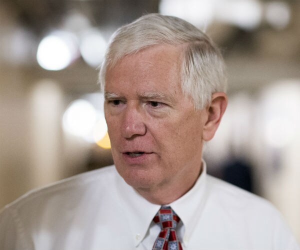 Mo Brooks: GOP Moderates Working With Dems, Big Business to Hold Up Border Wall