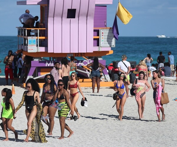 young spring breakers leave miami beach when it closes