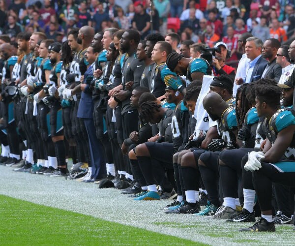 Trump Tweet, NFL Response Escalate Drama of Sunday Games