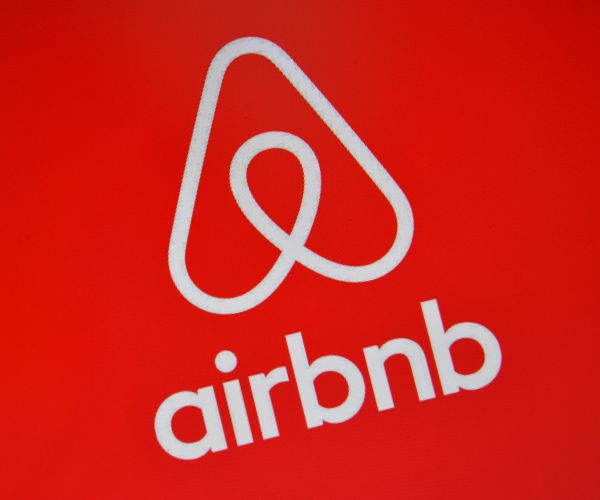 Lawmakers Use Paul Manafort Indictment to Pressure Airbnb