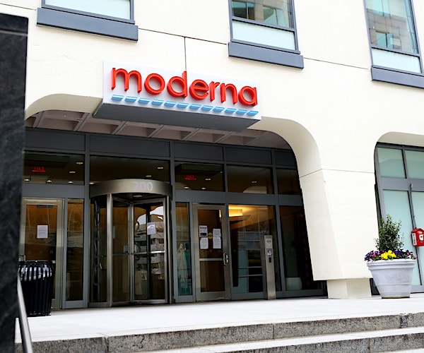 the office front of moderna in cambridge massachusetts