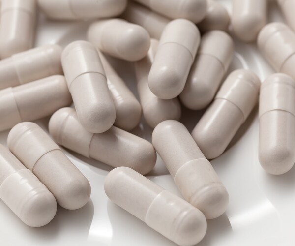 a pile of glutathione supplement capsules