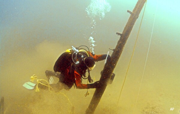 1679 Shipwreck: Lake Michigan Searcher Says 17th-Century Vessel Found