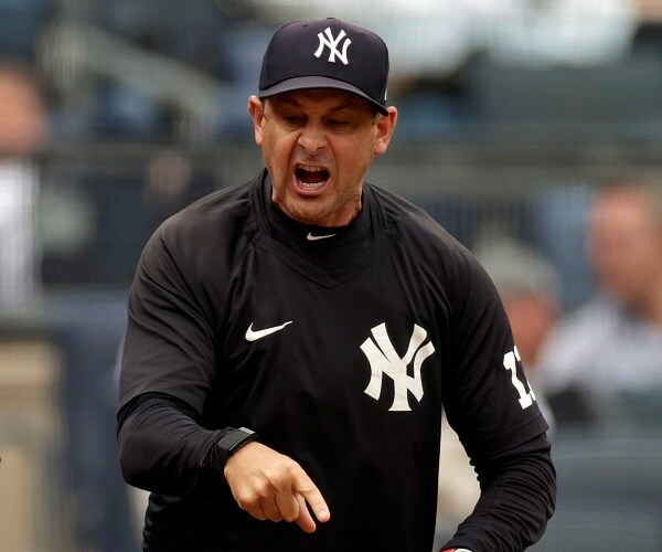 aaron boone yells on field