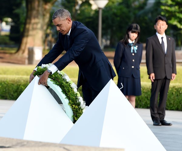 Obama at Hiroshima Calls for End to Nuclear Bombs