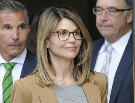 Actress Lori Loughlin Waves off Attorney Conflict in College Scam Case