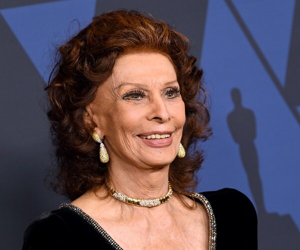 sophia loren stands on red carpet