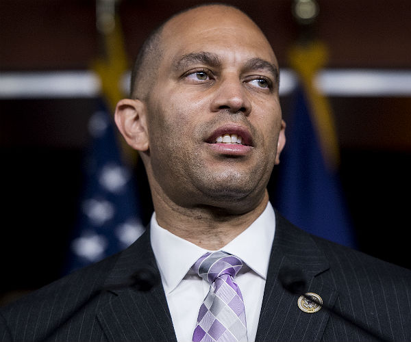 Rep. Hakeem Jeffries: Russian Oligarch News Matters Worse for Trump