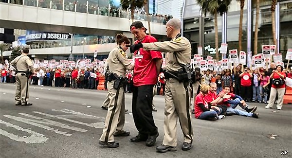 Las Vegas: 98 Arrests During Massive Union Protest on Strip