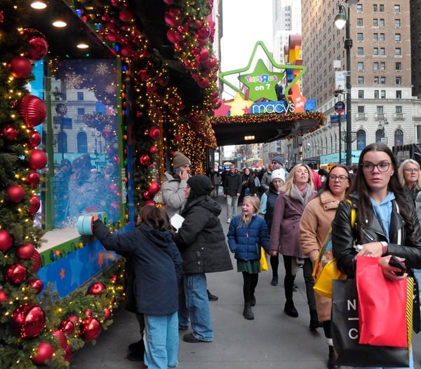 US Retail Holiday Sales Grow 3.1%: Mastercard