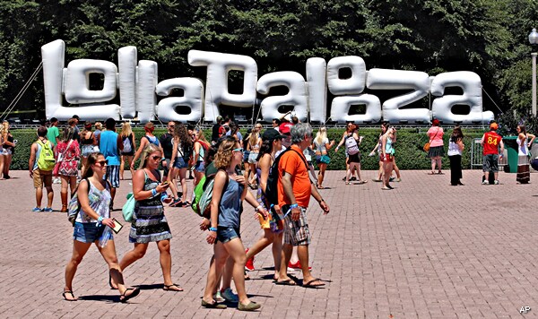 Lollapalooza Music Fest Draws 100K Daily to Chicago's Grant Park