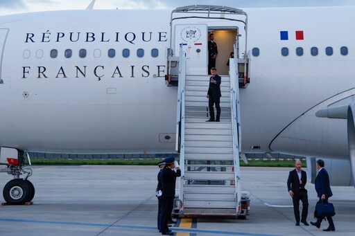 French President Emmanuel Macron Flies to New Caledonia amid Ongoing Unrest