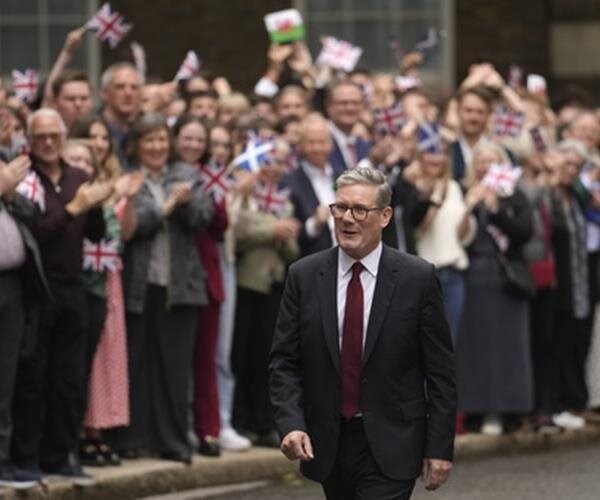 Keir Starmer walking