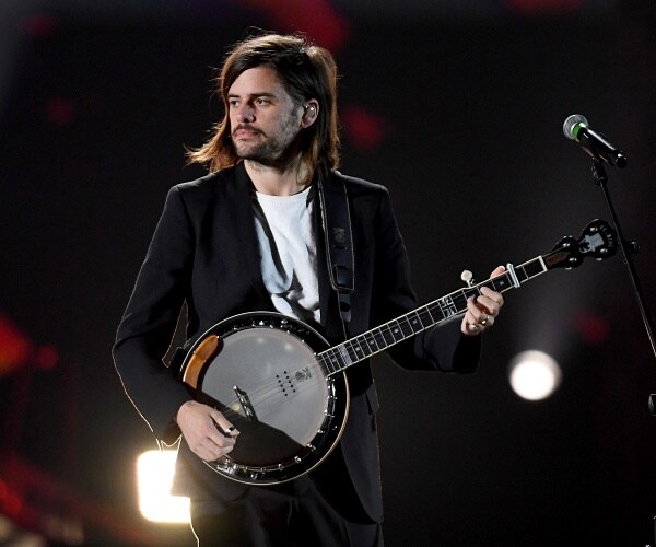 winston marshall plays guitar onstage