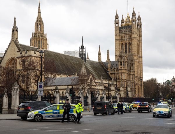 4 Dead in Terror Attack Outside UK Parliament