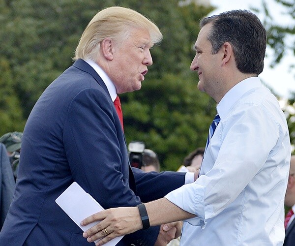 Bloomberg/Register Iowa Poll: Cruz, Trump Fight For First Place