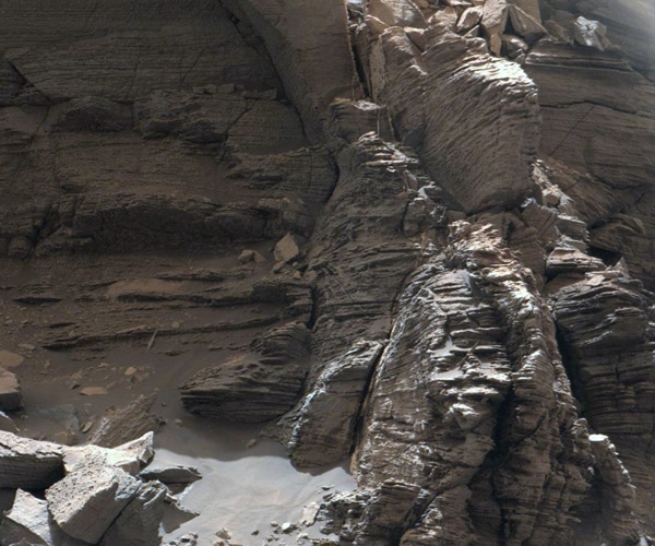 Curiosity Rover Sends Images of Mars Rock Formations