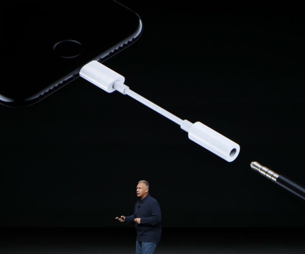 iPhone 7 Released: Wireless Headphones Eliminate Jack