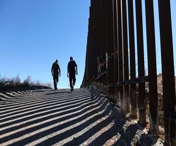 Trump Keeps up Pressure on Dems over Border Wall