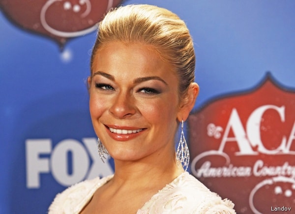 LeAnn Rimes' Jaw Pops Out of Place During Oklahoma Concert