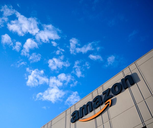 Amazon Announces Plans to Hire 100,000 Vets, Military Spouses by 2024