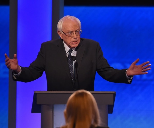  Bernie to Hillary: 'I Apologize,' Staff Did 'Wrong Thing'