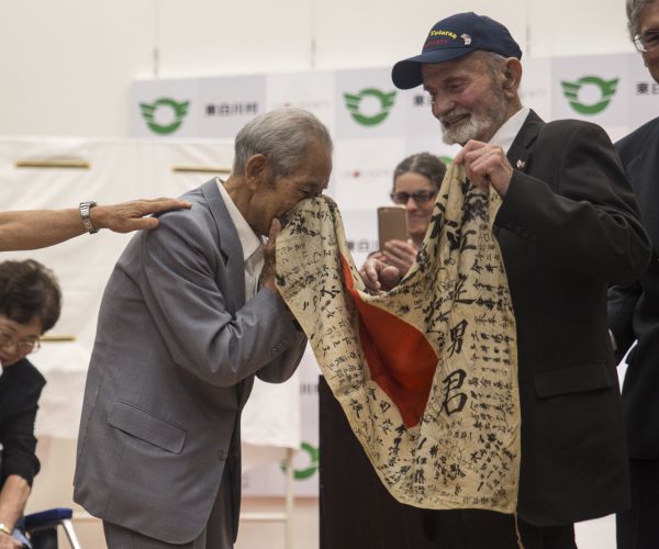 WWII Veteran Returns Japanese Soldier's Flag to Family