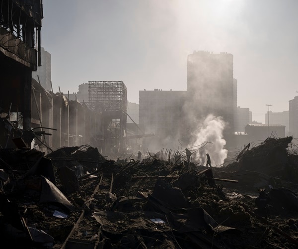 'Hellscape' in Mariupol Where 100,000 Trapped 