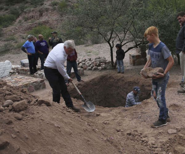 Mexico Farm Town Buries 3 of 9 Slain Americans