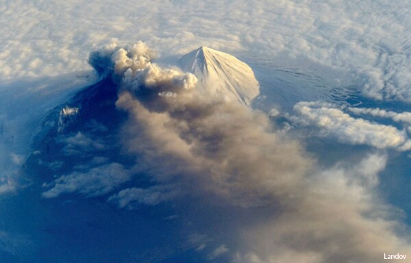 Alaska Volcano Pavlof Continues to Erupt, Putting Airlines on Alert