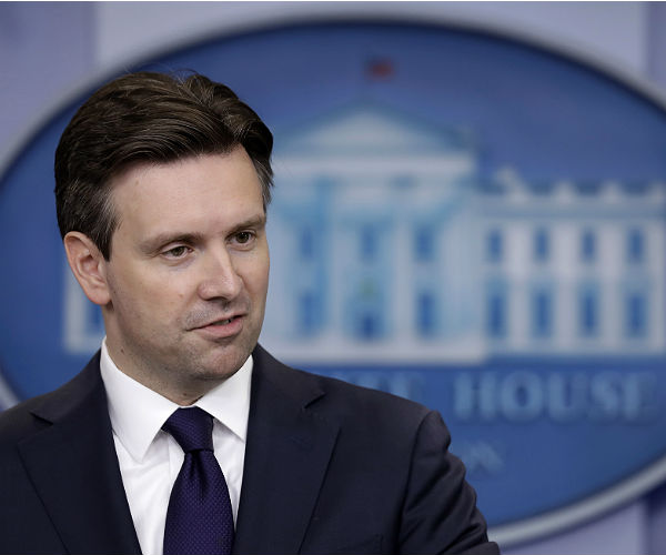 Earnest Scolds NYT For Not Giving Obama Credit For Transparency