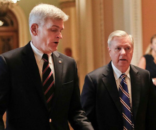 Sens. Graham, Cassidy Meet With Trump on Obamacare Repeal Bill