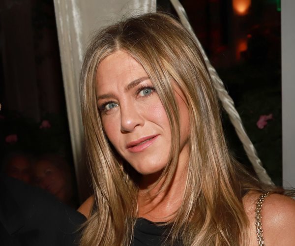 jennifer aniston photographed at an afterparty for the 2020 Oscars