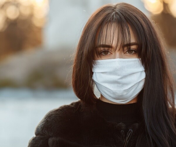 woman wearing mask outside