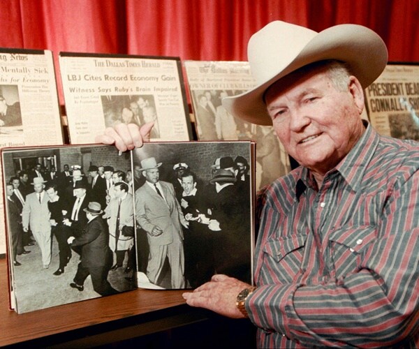 Dallas Detective Famously Photographed Escorting Lee Harvey Oswald Dies