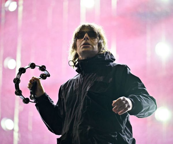 Liam Gallagher Falls Out of Helicopter, Injures His Face