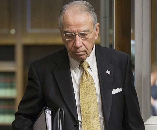 Sen. Chuck Grassley Accuses Justice Roberts of Politicizing SCOTUS 