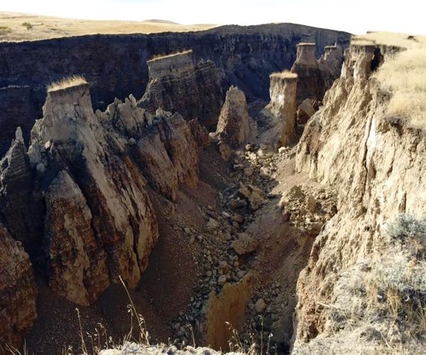 Scientists: Massive Crack in Earth No Sign of Yellowstone Eruption