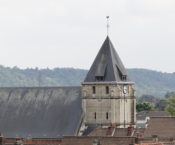 ISIS Attackers Invade Church, Slit Priest's Throat