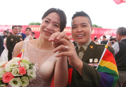 Two Same-sex Couples in Military Marry in First for Taiwan