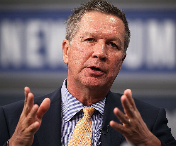 Kasich Calls on Obama to Leave Cuba, Deal With Brussels Terror Attacks