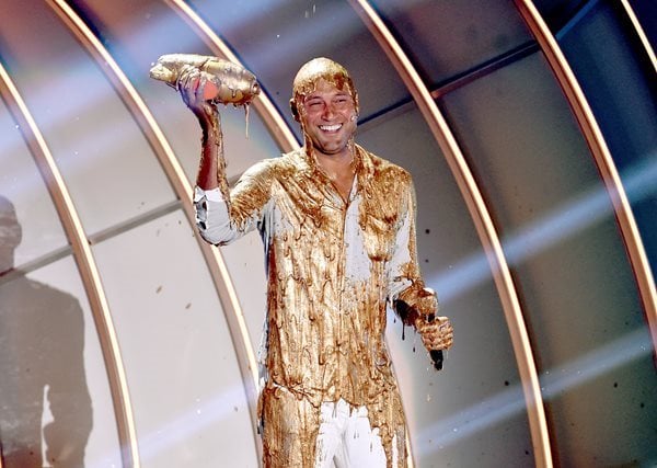 Derek Jeter: Nickelodeon Gives Him Award, Then Slimes Him With Gold