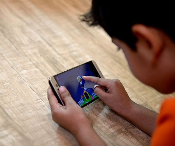 FBI Warns Consumers of Technology That Tracks Kids Via Smart Toys