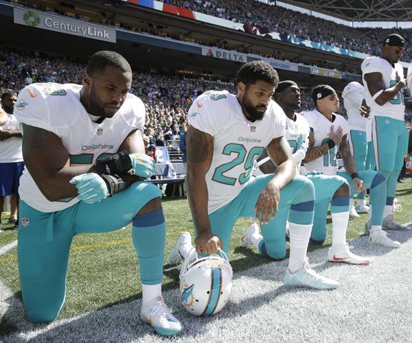 Supermodel Kate Upton: Dolphins' National Anthem Protest 'a Disgrace'