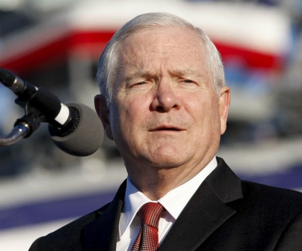 Robert Gates: US Needs Cold War-Type Strategy for Mideast