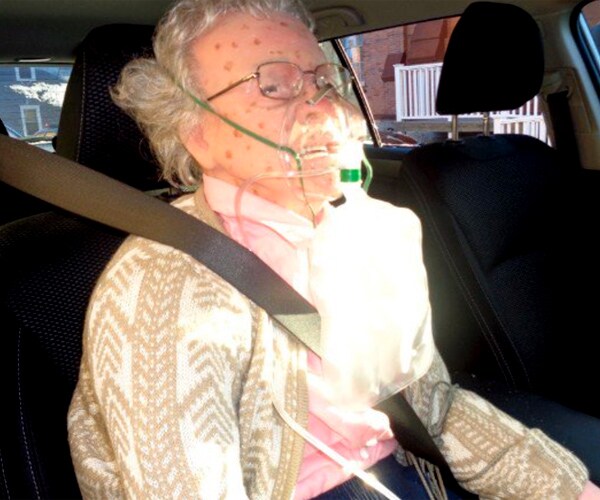 'Frozen Woman' Rescued From Car by Cops a Real Dummy